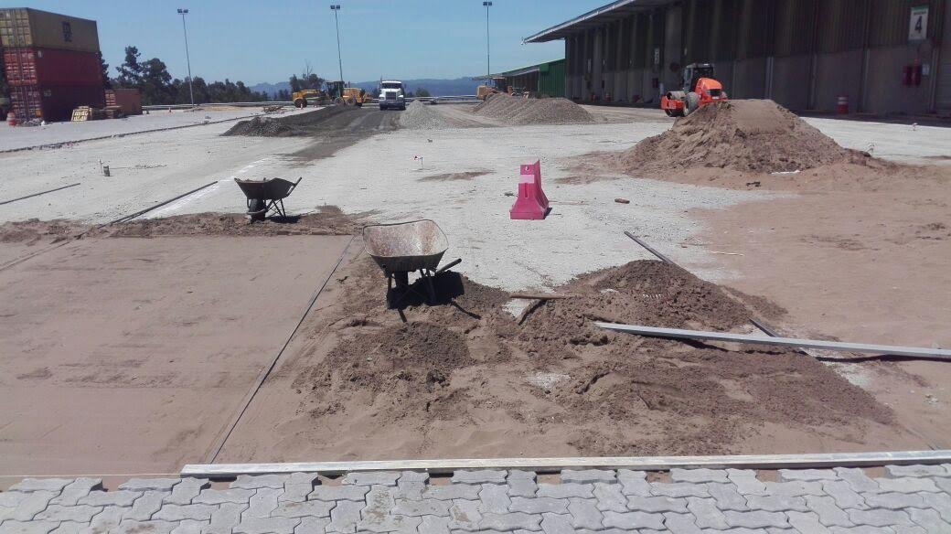 Instalación de adocretos para pavimentación industrial, fase 1