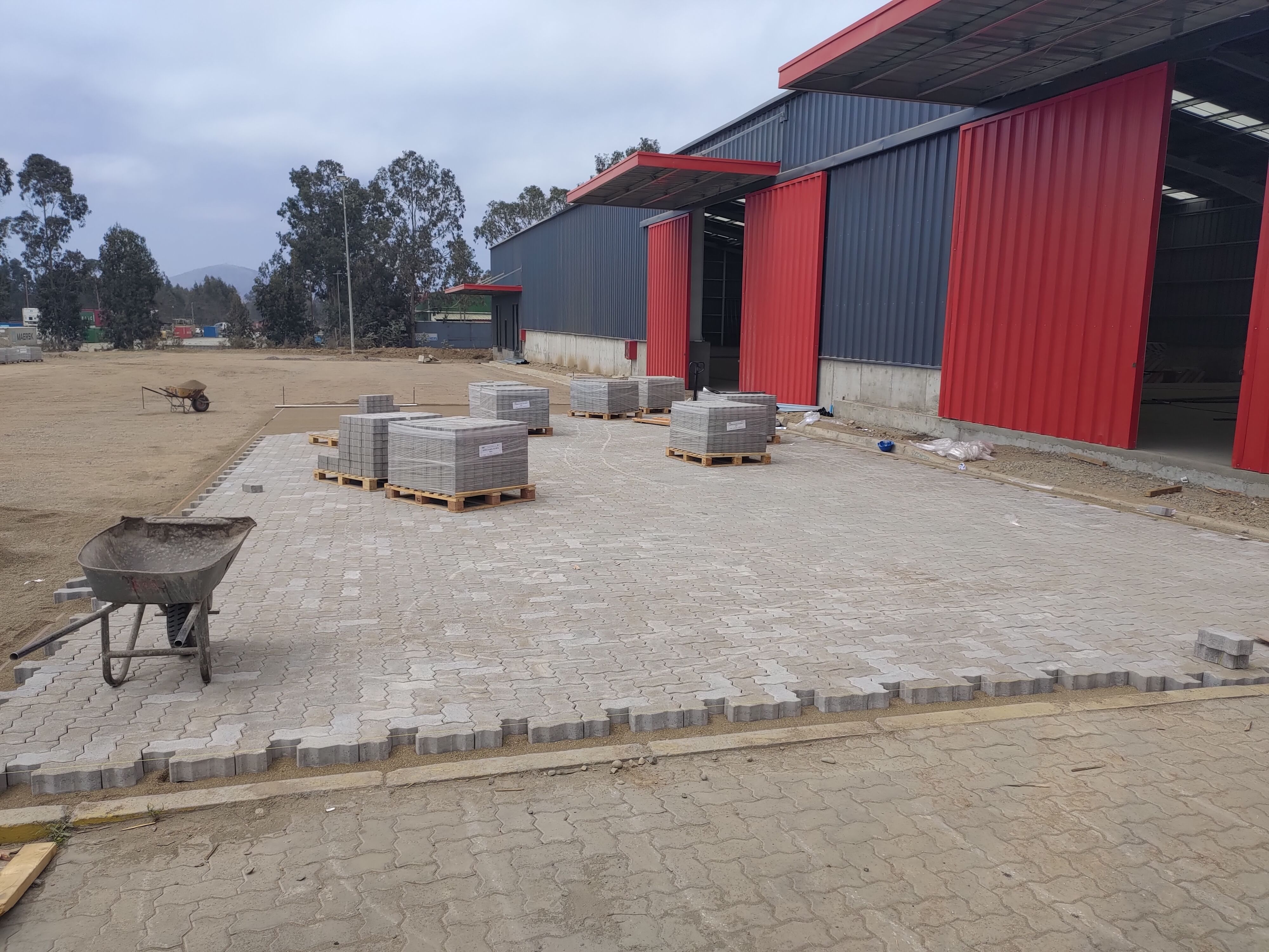 Instalación de adocretos para pavimentación comercial, fase 2