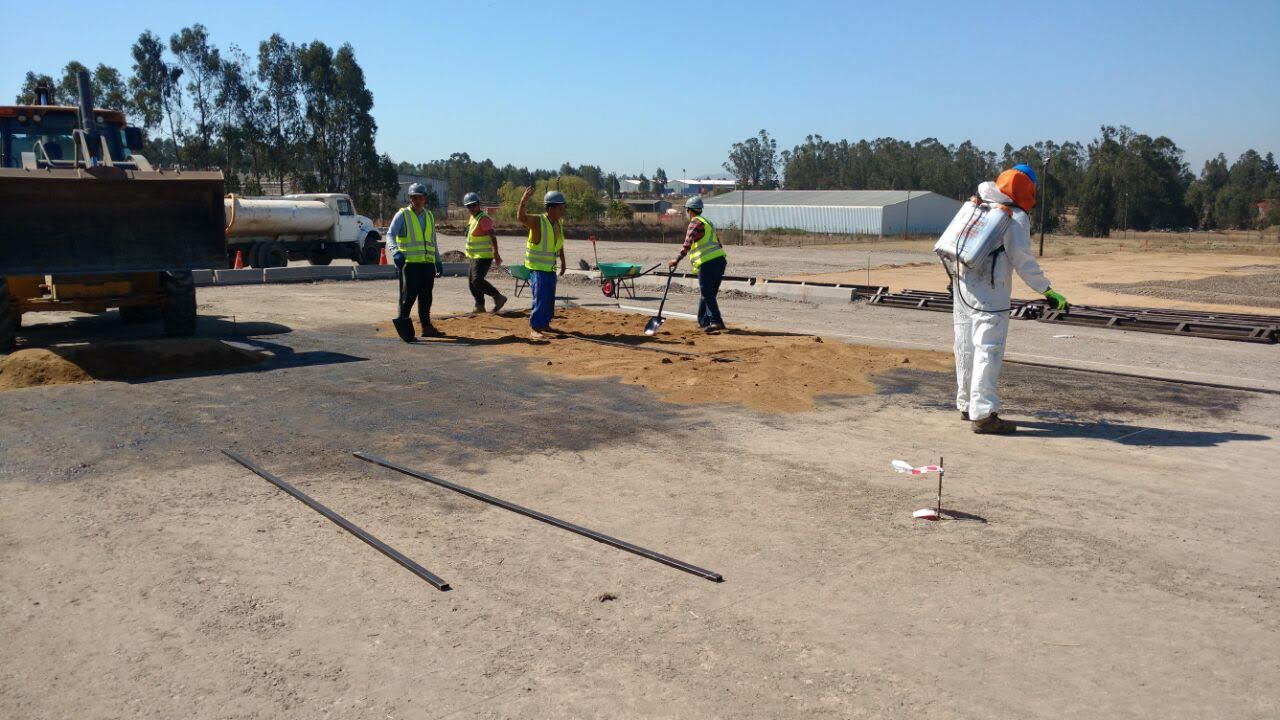 Equipo de S&S Construcciones trabajando en obra de pavimentación